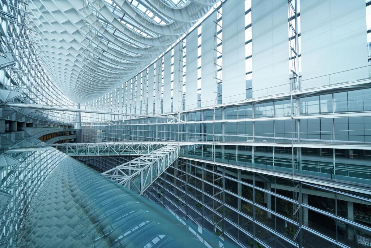 View of indoor atrium and ceiling (Tokyo International Forum)