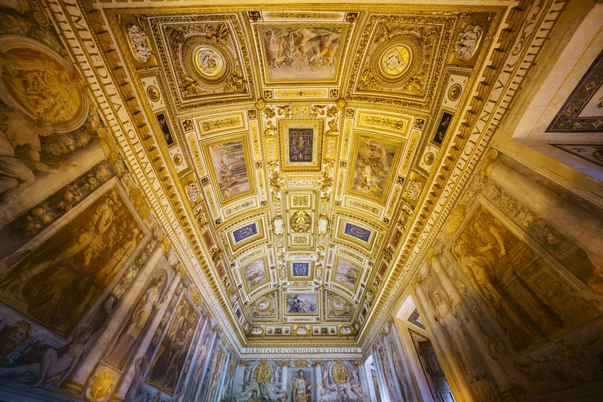 Wall and ceiling decoration detail (Sala Paolina, Castel Sant'Angelo, Rome)