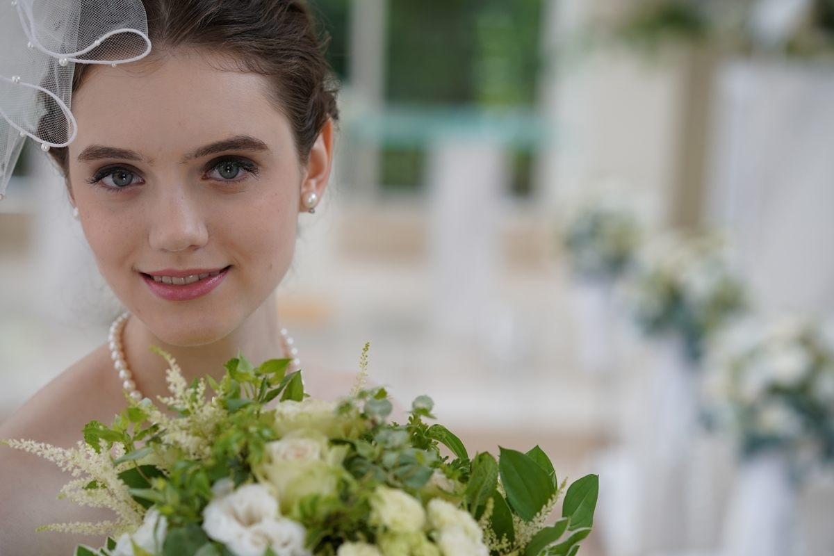 Portrait of a bride holding a bouquet