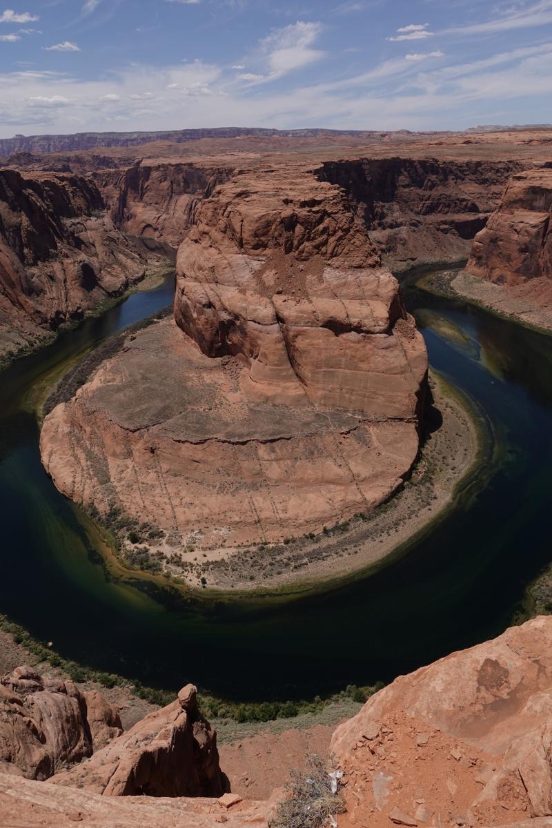 Horseshoe bend on river amid sandstone cliffs (Grand Canyon, US)