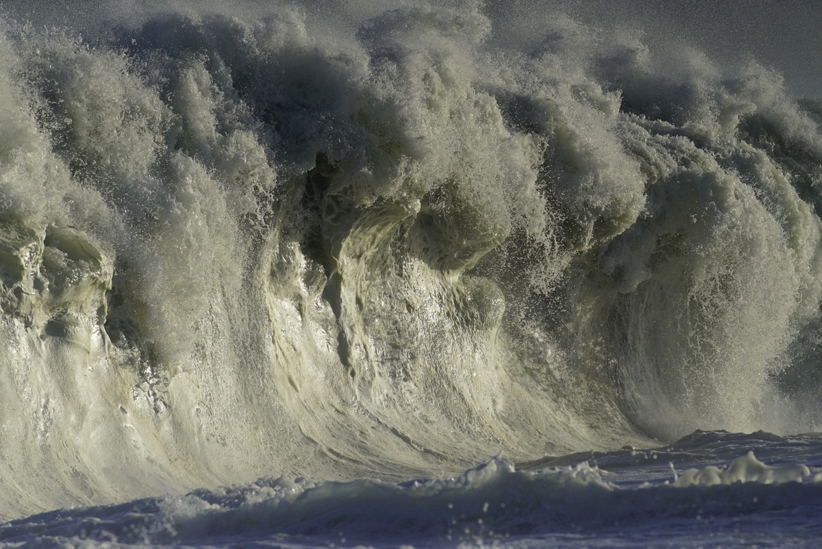 Huge wave front