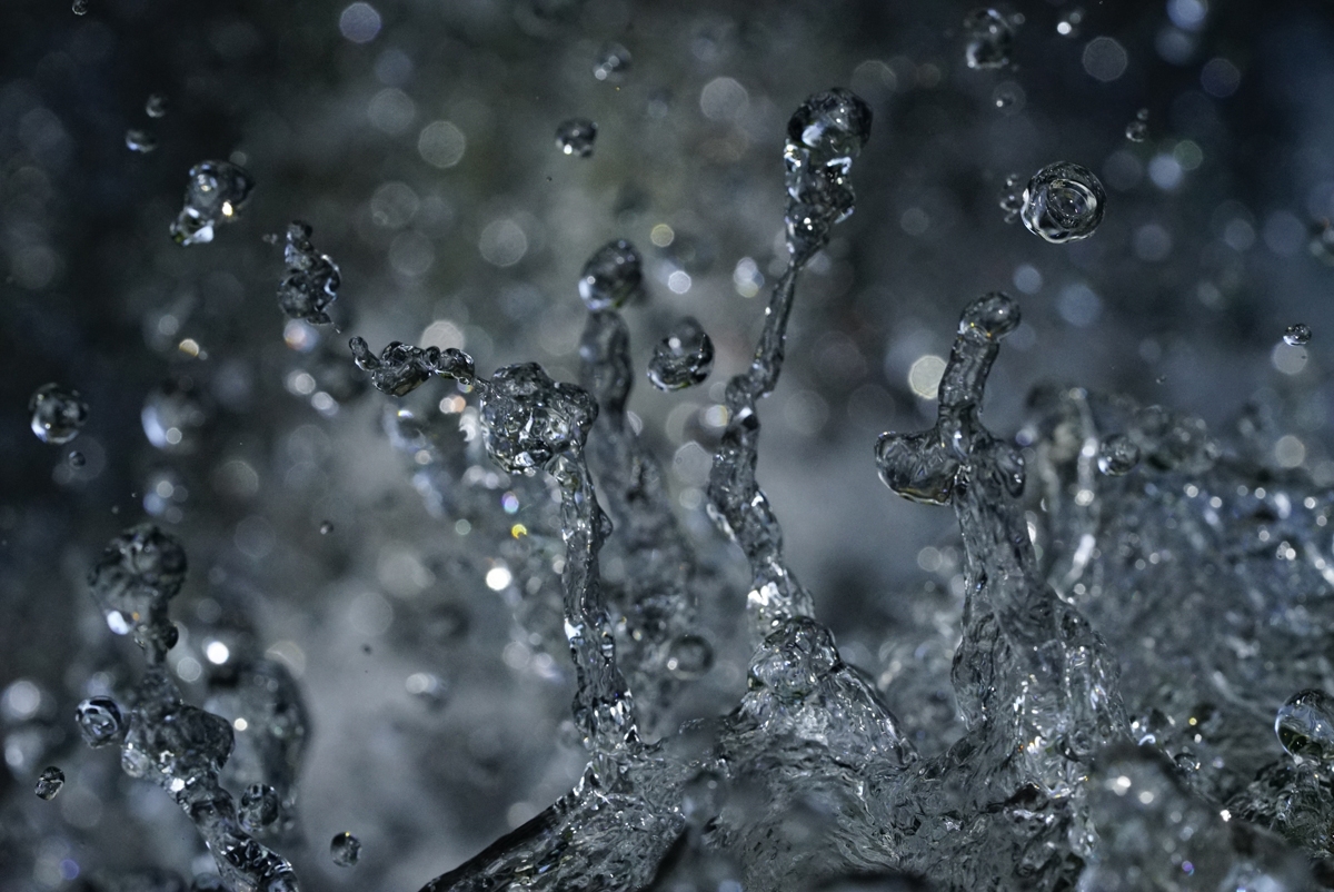 Water splashing with deep background bokeh