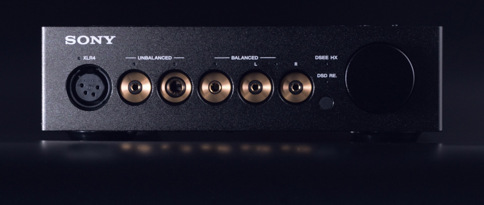 The TA-ZH1ES Headphone Amplifier supports a variety of headphone jacks