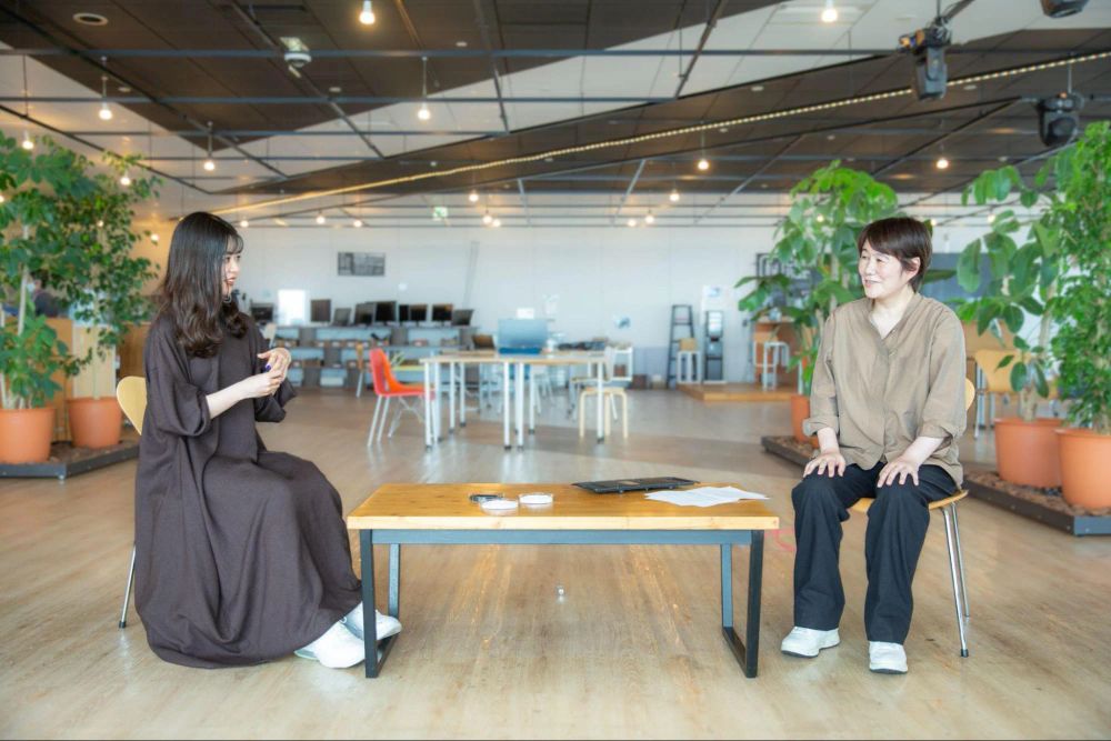 Mariko Kobayashi interviewing Hiroko Fujihira