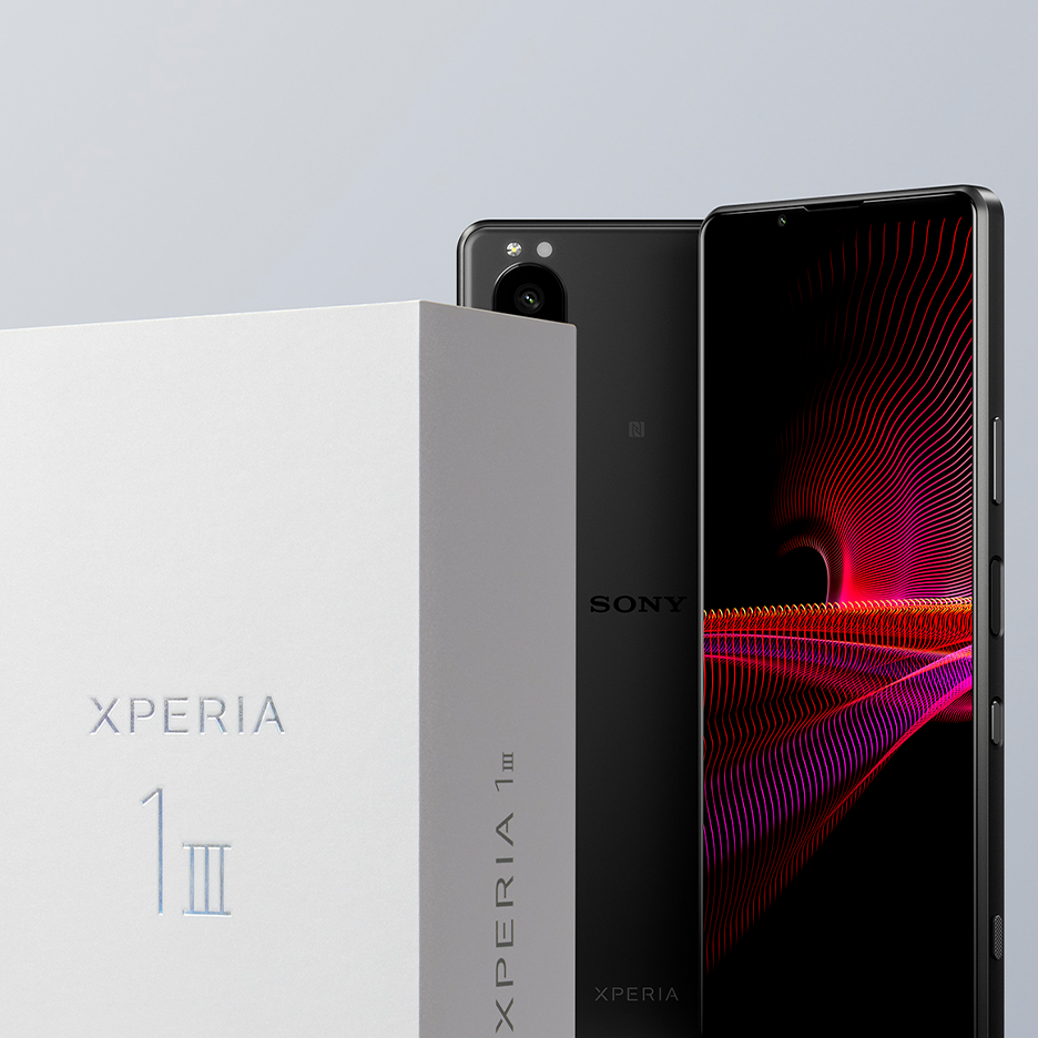 Image of XPERIA 1III with its package